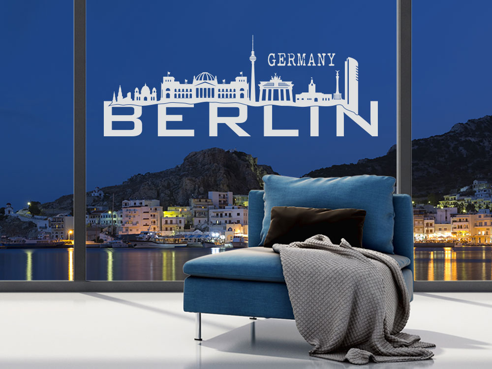 Glasfront mit Skyline Berlin Glasaufkleber im Wohnraum