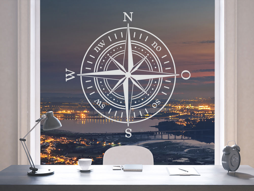 Himmelsrichtungen Kompass als Milchglas Fensterfolie im Büro