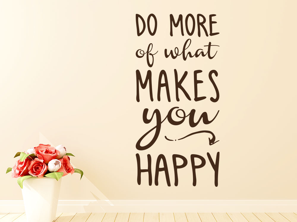 Wandtattoo Do more of what makes you happy Spruch in Farbe Braun auf heller Wand