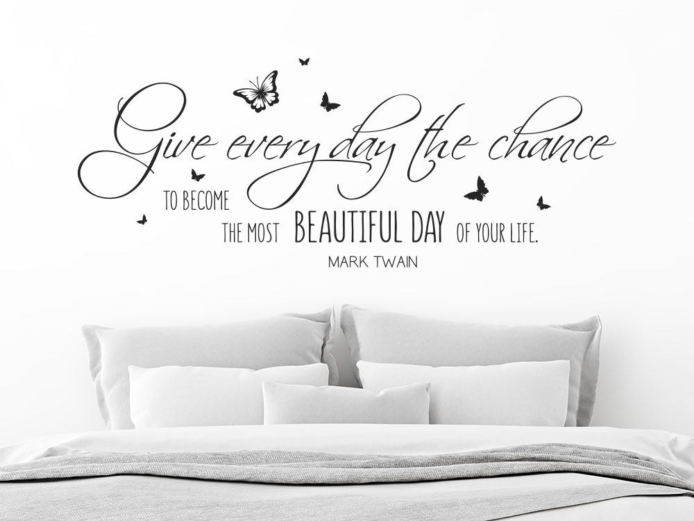 Give every day the chance Wandtattooim Schlafzimmer