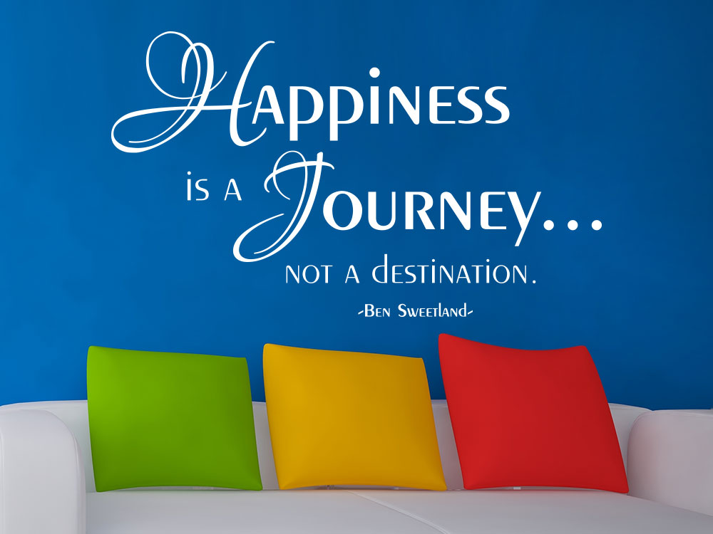 Wandtattoo Happiness is a journey not a destination. Zitat in Weiß über Sofa